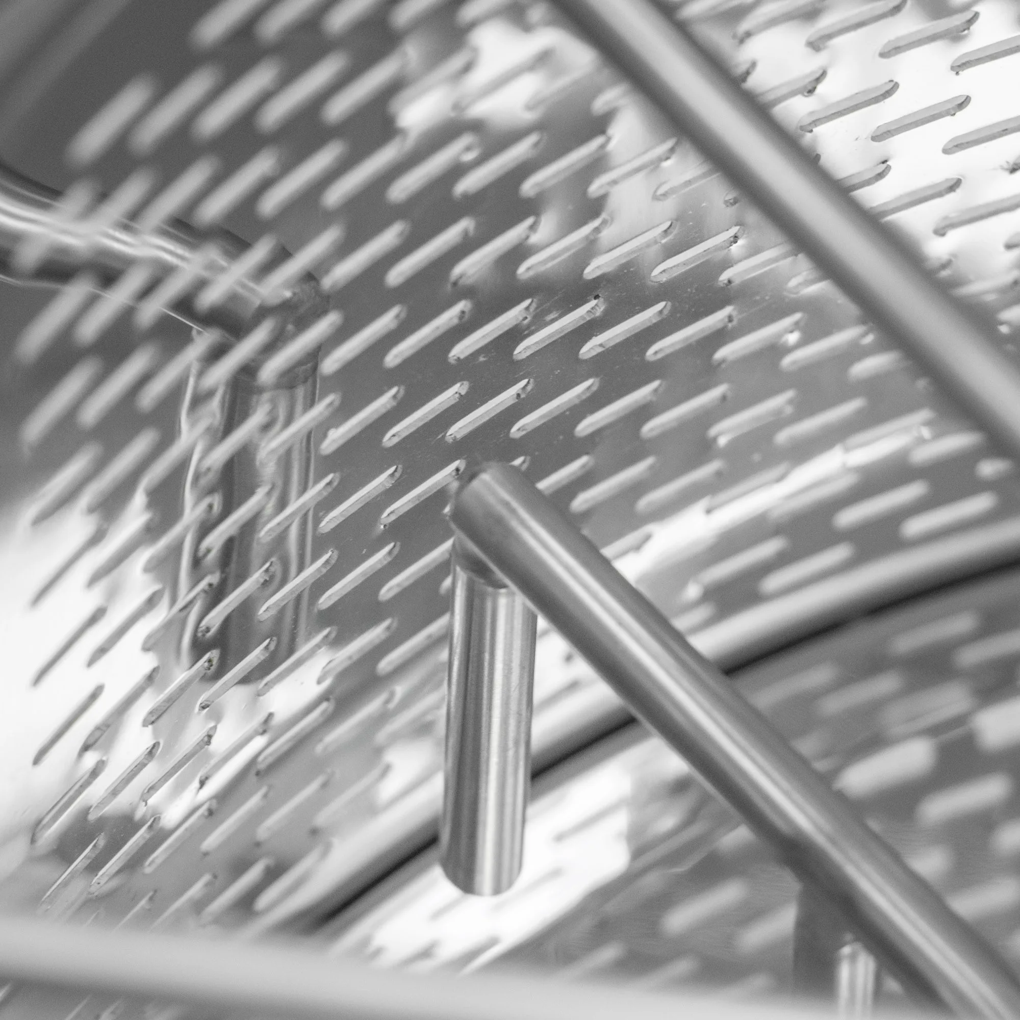 SAF Natura Bienenbrot-Erntegerät SN_GN1 – Detail der Stäbe und Perforation